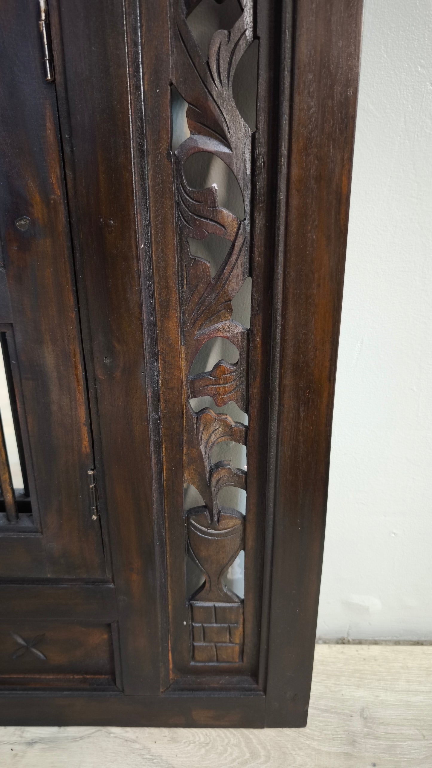 91798 Specchiera a finestrella in legno etnico