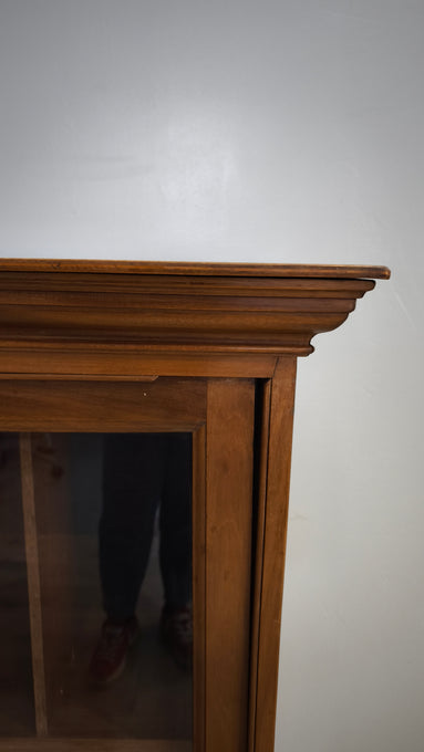 199 Vetrina due ante in legno con sportelli scorrevoli