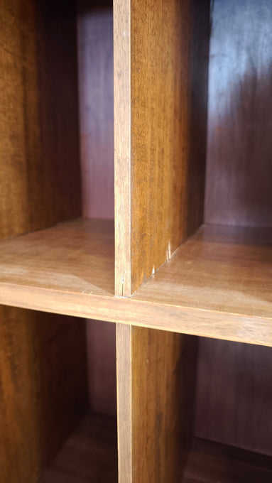 199 Vetrina due ante in legno con sportelli scorrevoli