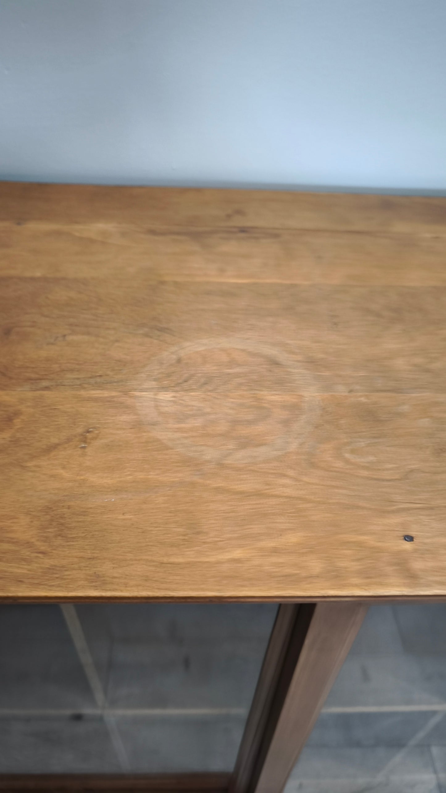199 Vetrina due ante in legno con sportelli scorrevoli