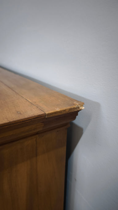 199 Vetrina due ante in legno con sportelli scorrevoli
