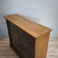 199 Vetrina due ante in legno con sportelli scorrevoli