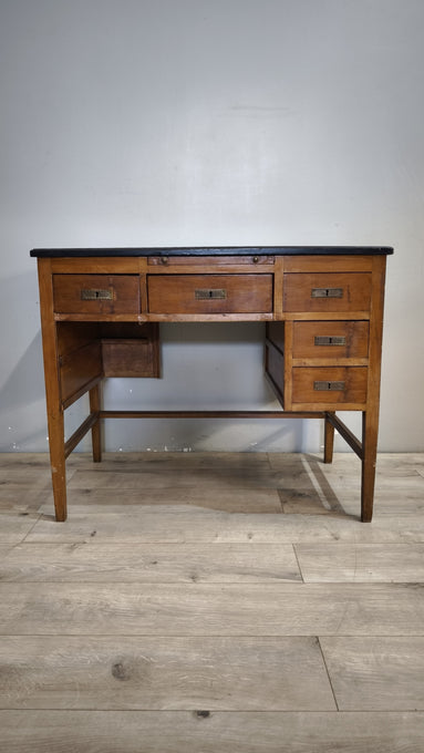 206 Scrivania in legno con piano nero