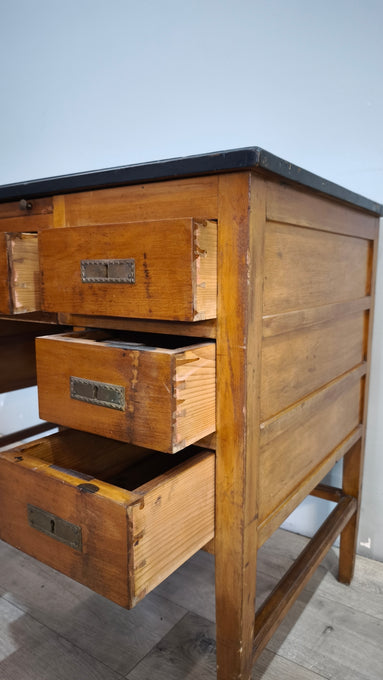 206 Scrivania in legno con piano nero