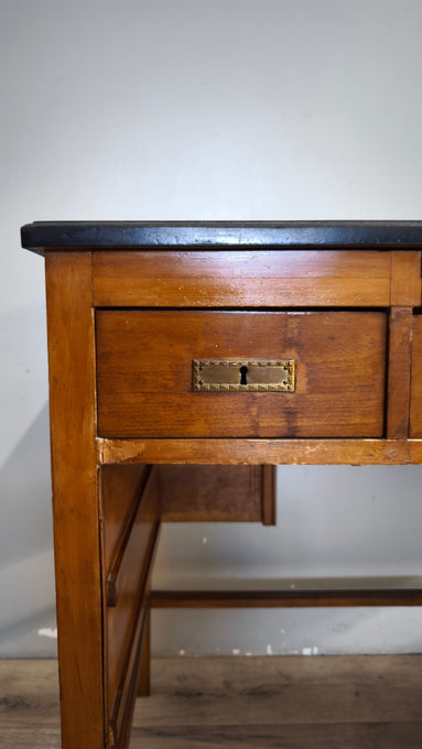 206 Scrivania in legno con piano nero