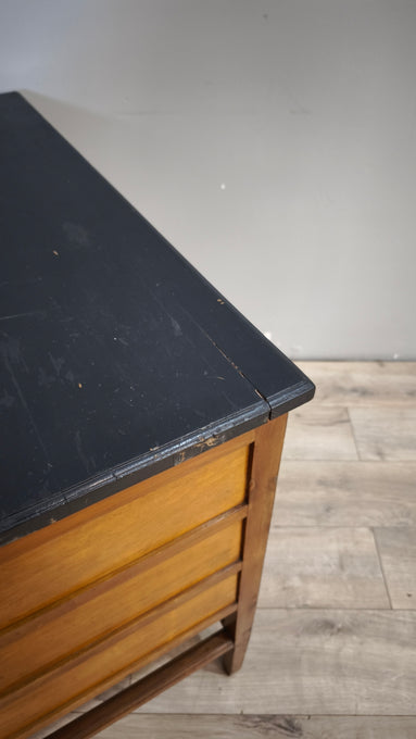 206 Scrivania in legno con piano nero