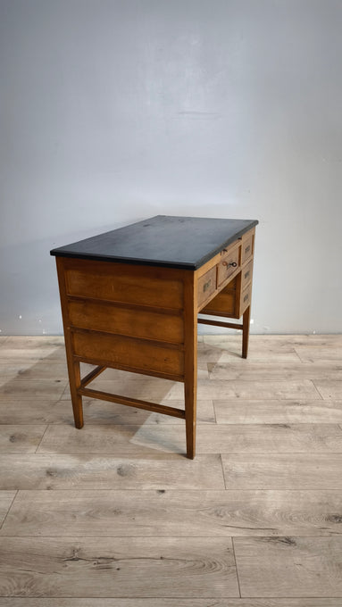 206 Scrivania in legno con piano nero