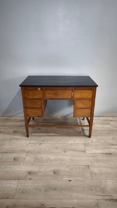 206 Scrivania in legno con piano nero