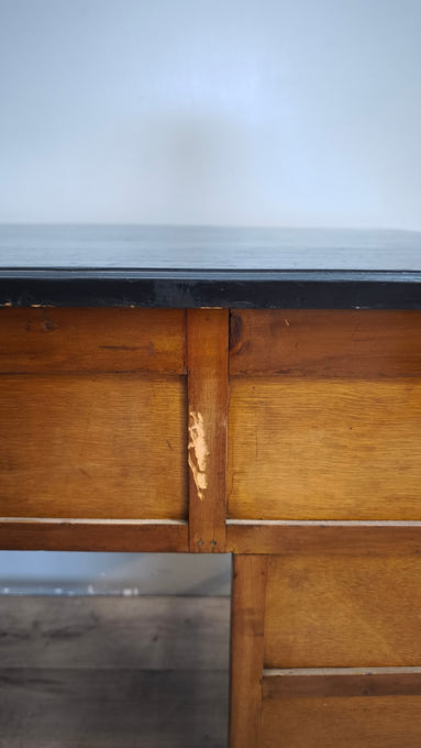 206 Scrivania in legno con piano nero
