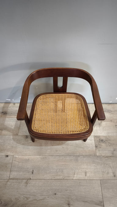 91802 Poltroncina in legno con seduta in paglia di Vienna