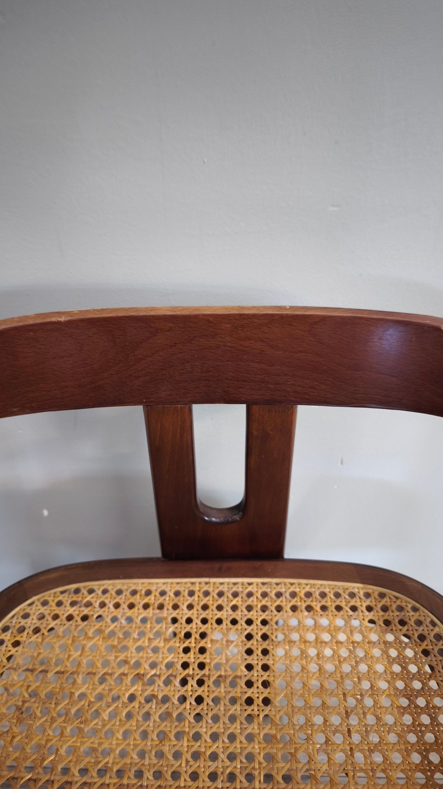 91802 Poltroncina in legno con seduta in paglia di Vienna