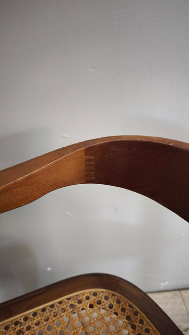 91802 Poltroncina in legno con seduta in paglia di Vienna