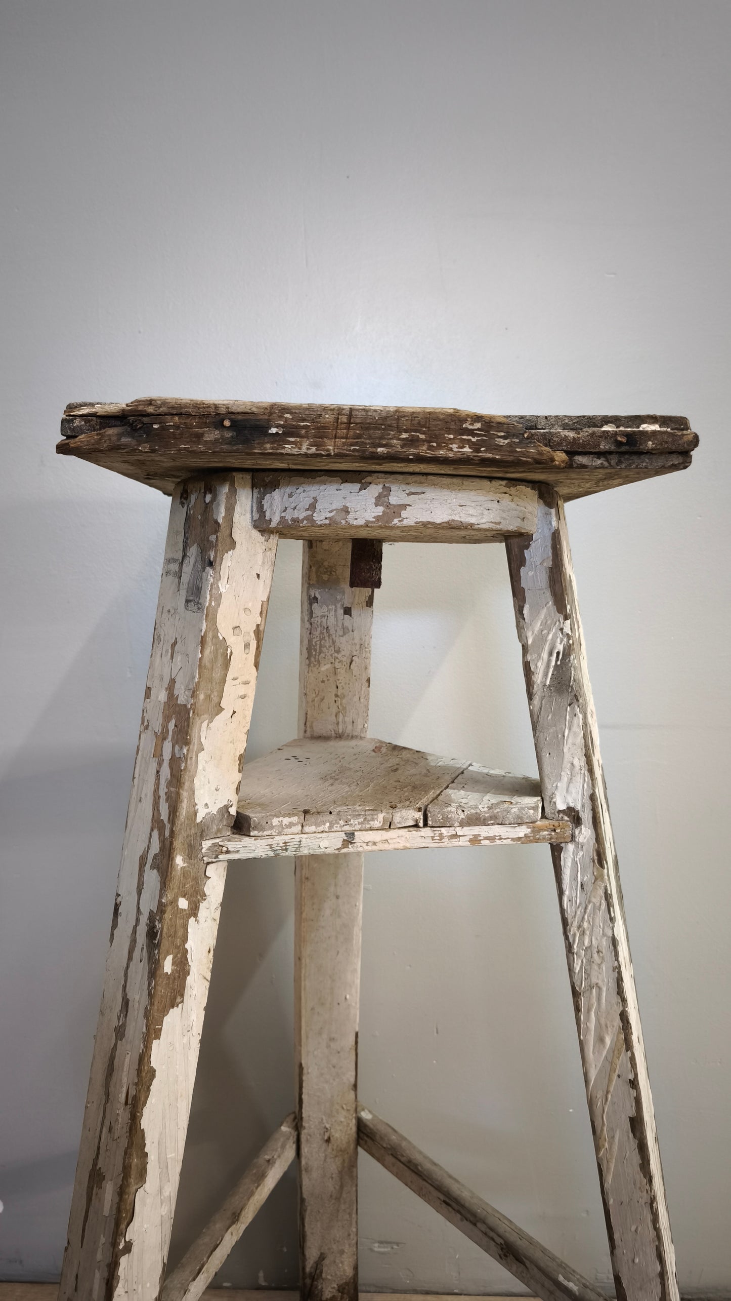91841 Tornio da scultore anni '50 in legno dipinto bianco