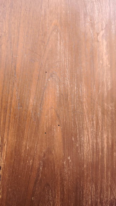 214 Armadio due ante in legno con cassetto inferiore