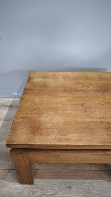 91838 Tavolino da salotto in legno con piano quadrato