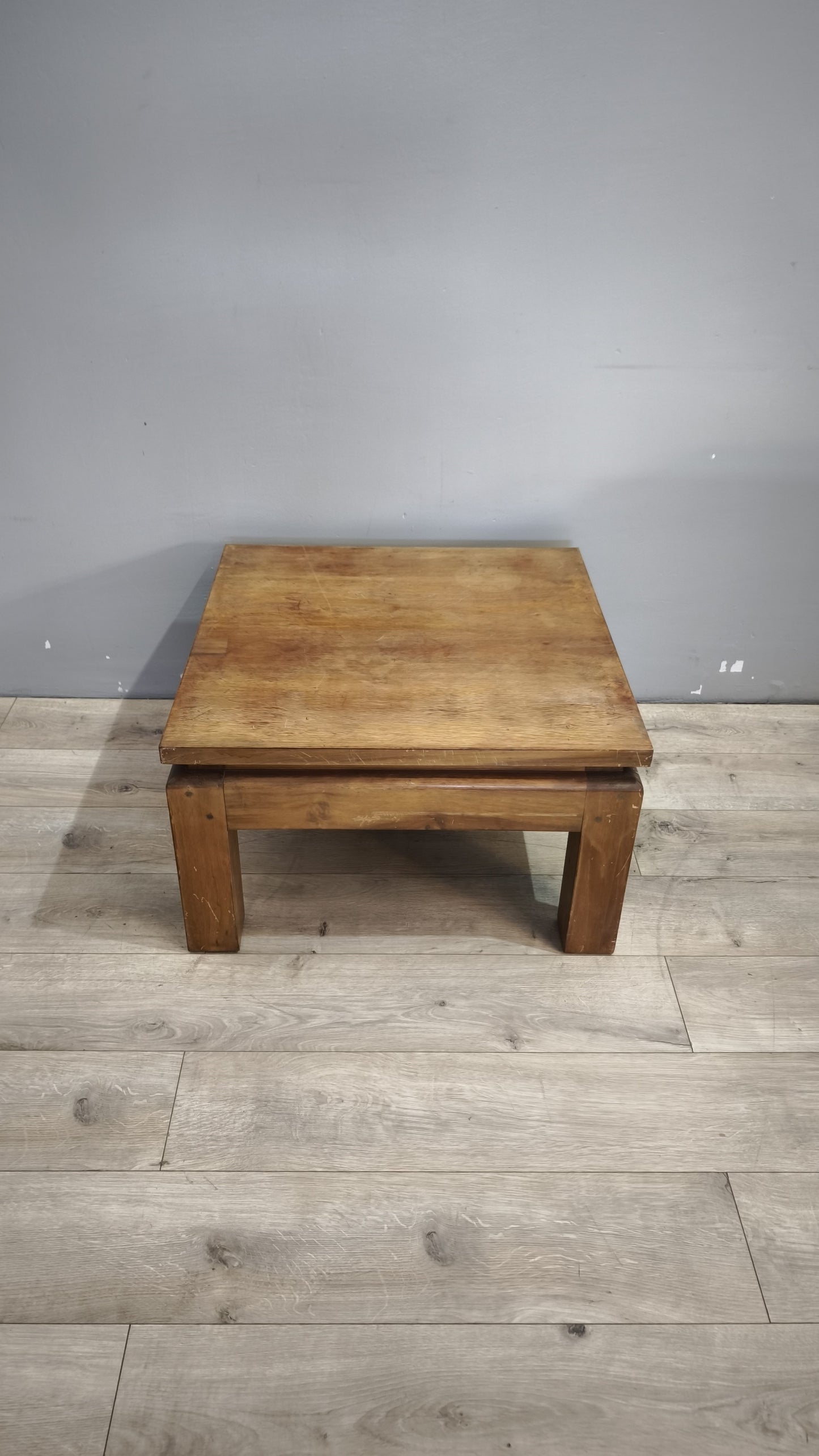 91838 Tavolino da salotto in legno con piano quadrato