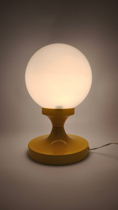 203 Lampada da tavolo Space Age con base gialla
