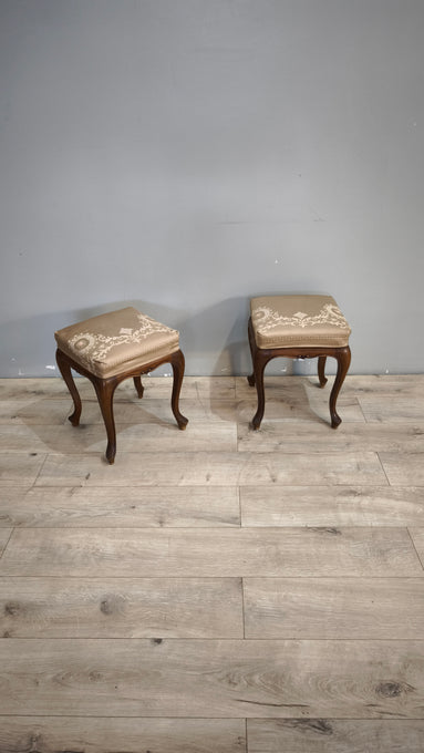 91840-2 Poggiapiedi in legno con piano imbottito