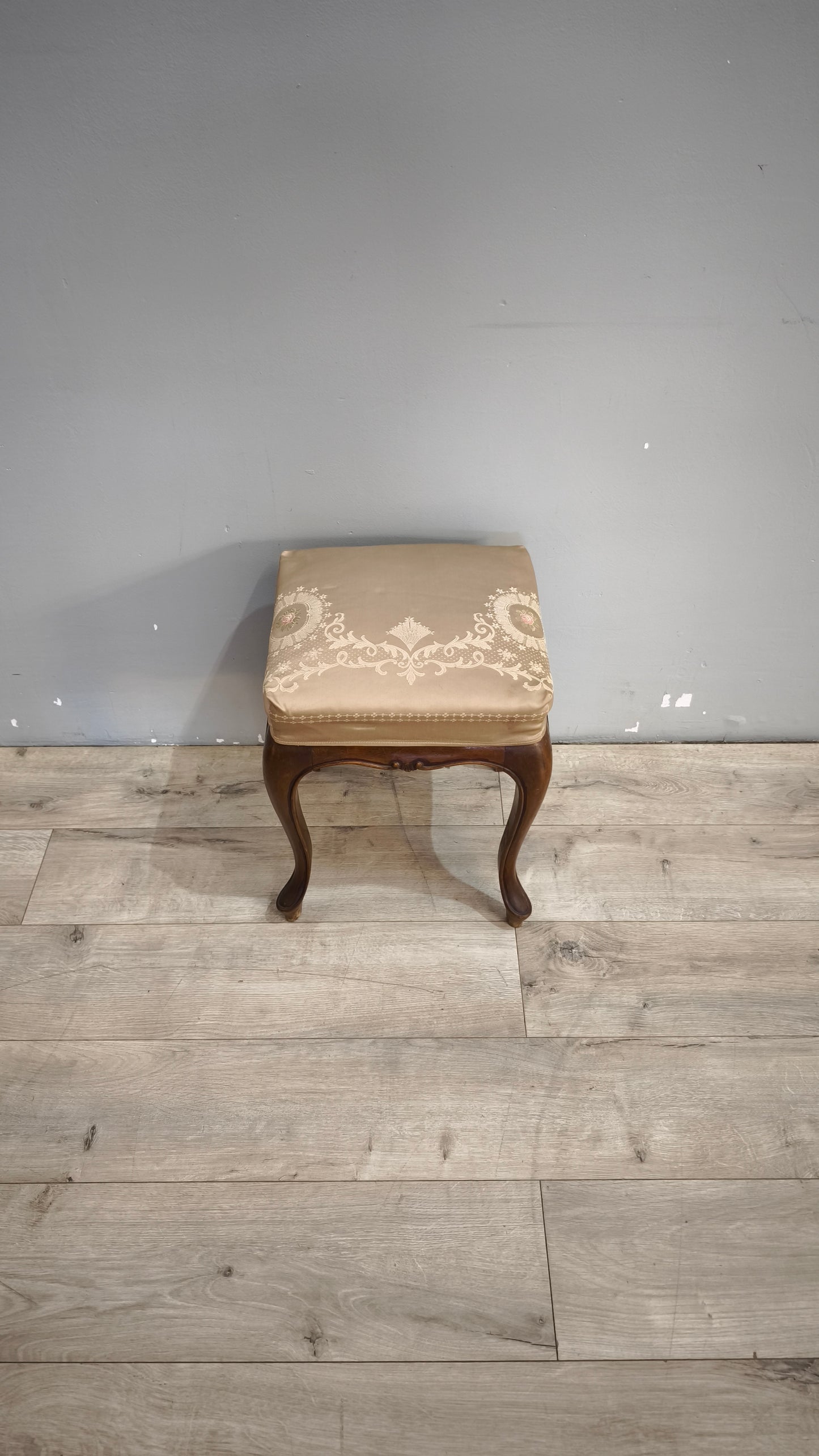 91840-2 Poggiapiedi in legno con piano imbottito