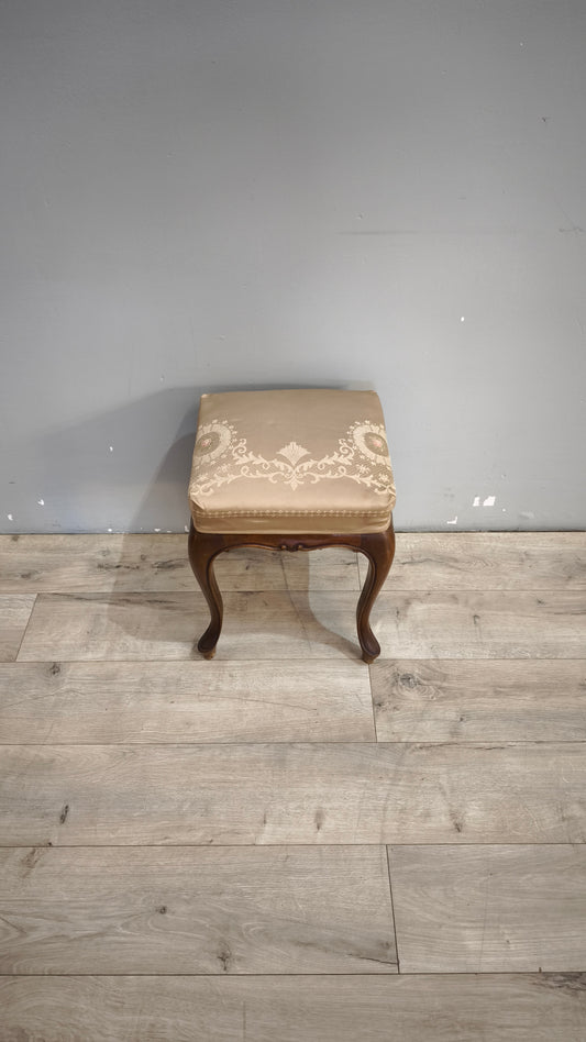 91840-2 Poggiapiedi in legno con piano imbottito