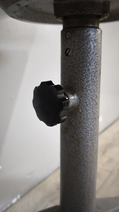 91809 Tavolino con base in ferro e piano in formica regolabile