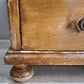 218 Armadio due ante in legno con cassetto inferiore