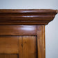 218 Armadio due ante in legno con cassetto inferiore