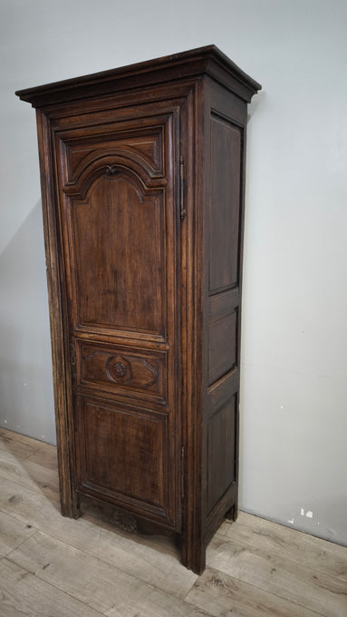 217 Armadio un'anta in legno massello