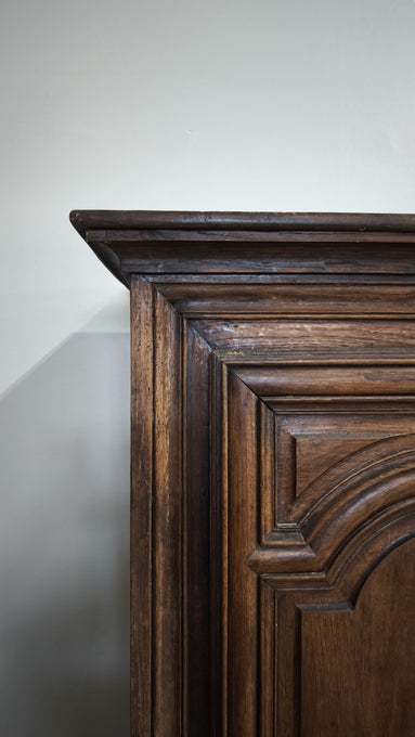 217 Armadio un'anta in legno massello