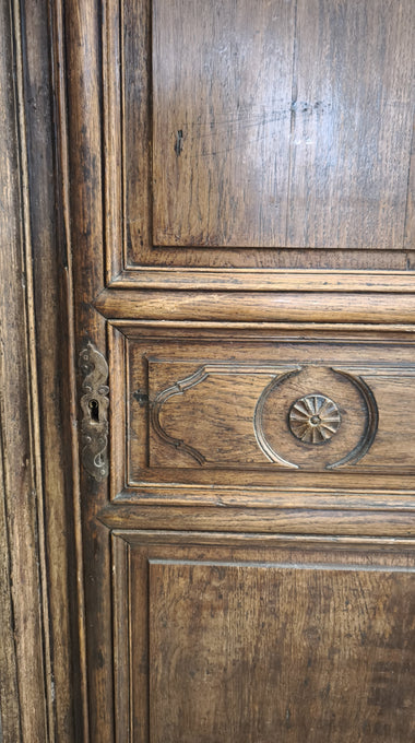 217 Armadio un'anta in legno massello