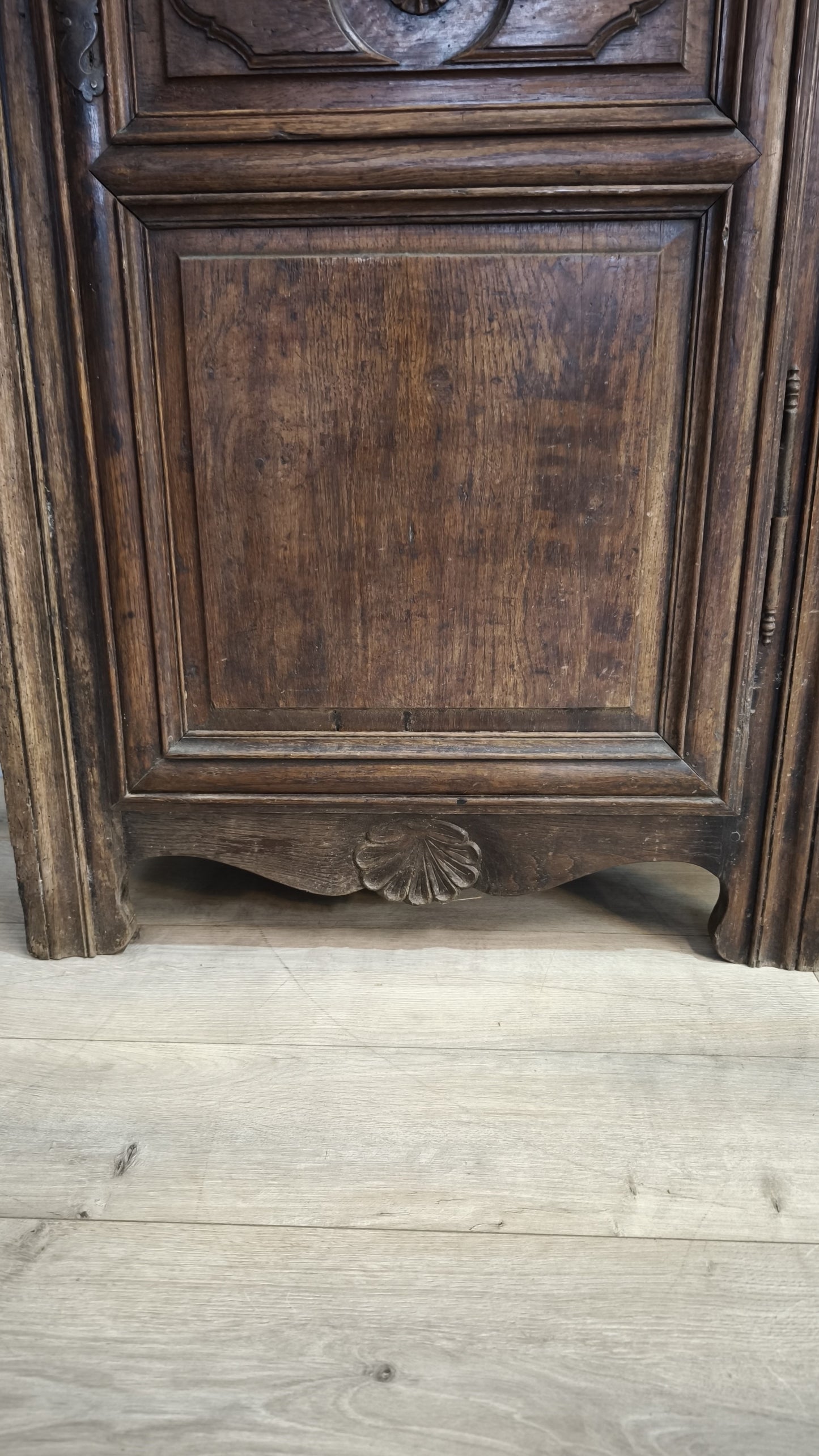 217 Armadio un'anta in legno massello