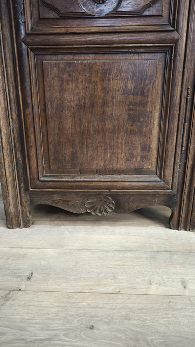 217 Armadio un'anta in legno massello