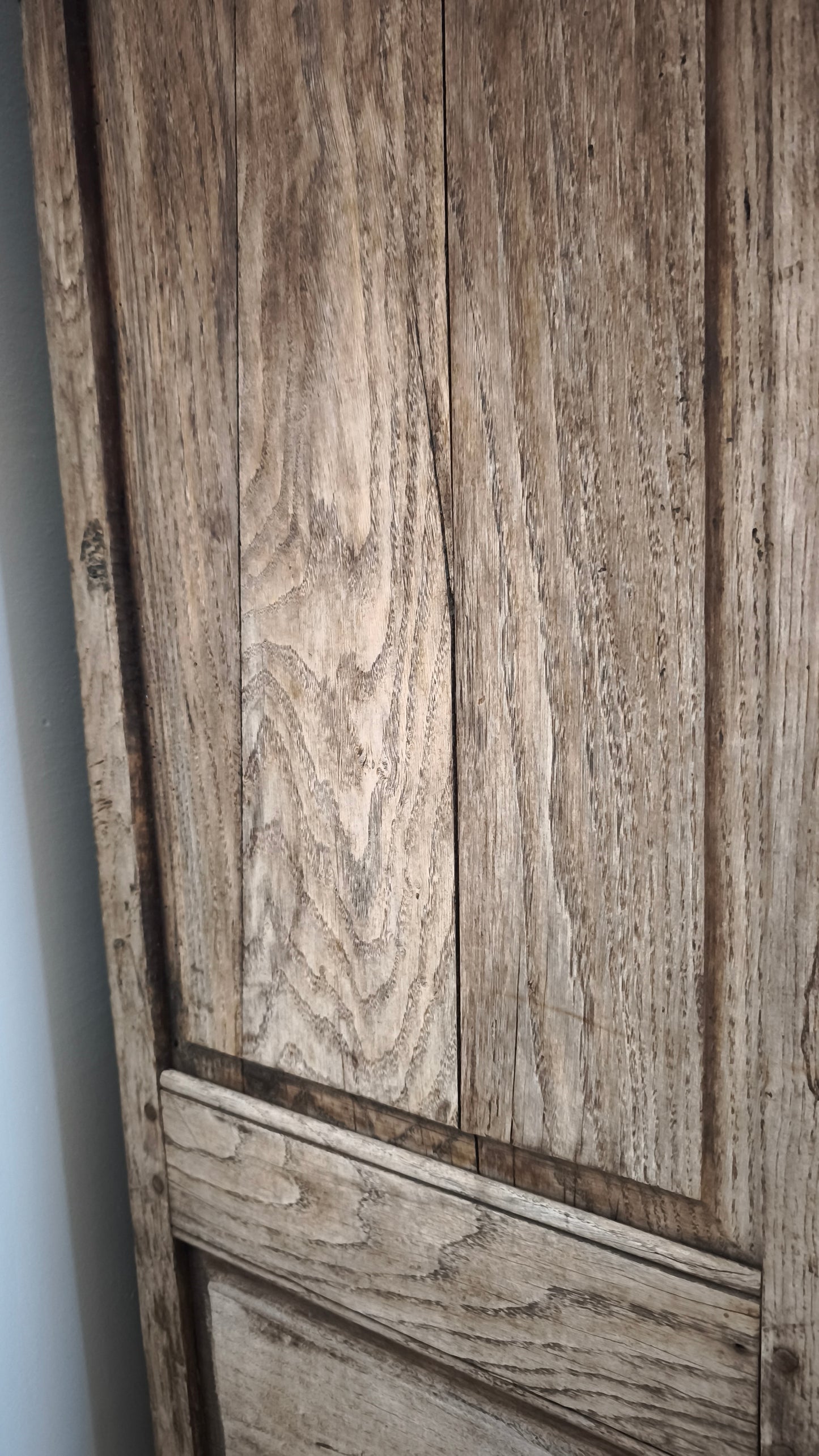 217 Armadio un'anta in legno massello