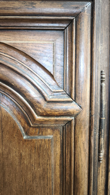 217 Armadio un'anta in legno massello