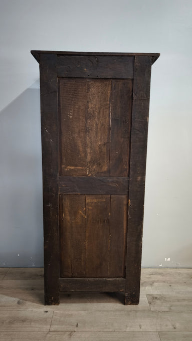 217 Armadio un'anta in legno massello