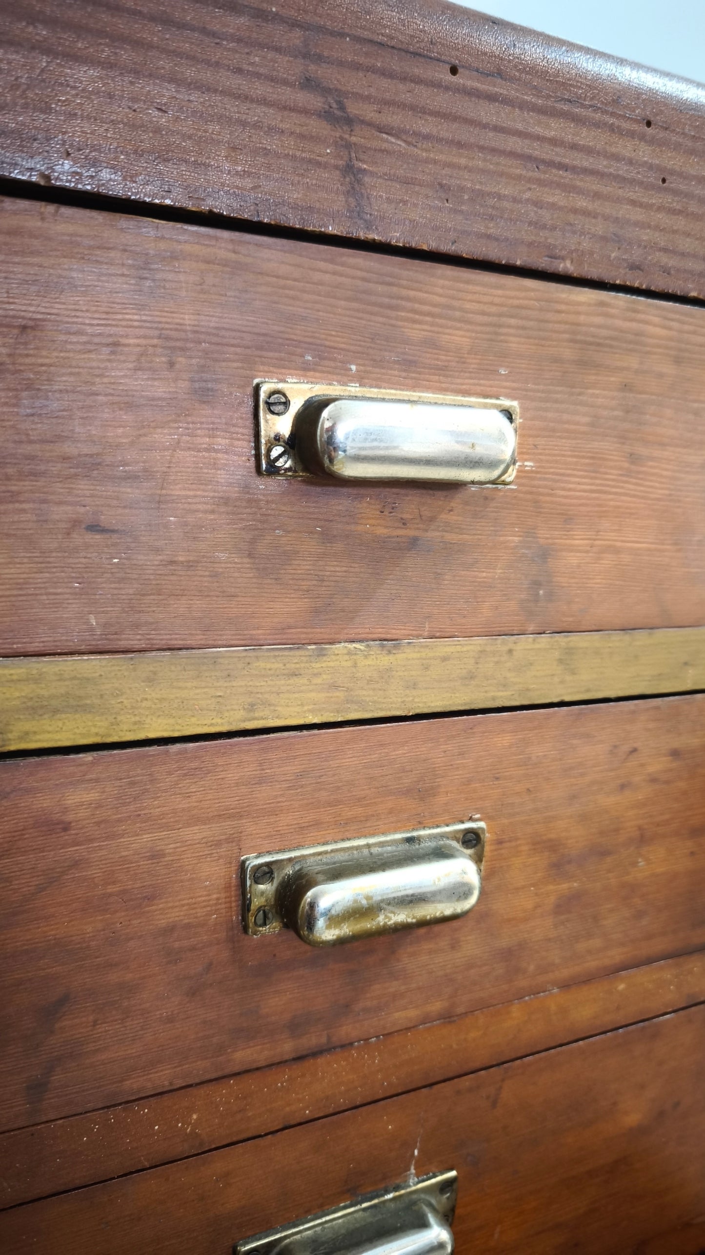 91853 Mobile archivio vintage in legno con 22 cassetti e uno sportello