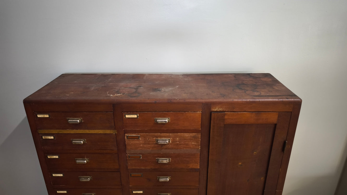 91853 Mobile archivio vintage in legno con 22 cassetti e uno sportello