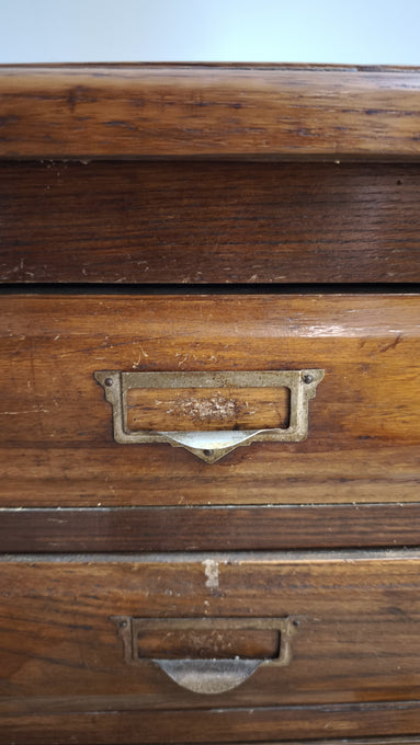 91854 Mobile archivio vintage in legno con 16 cassetti