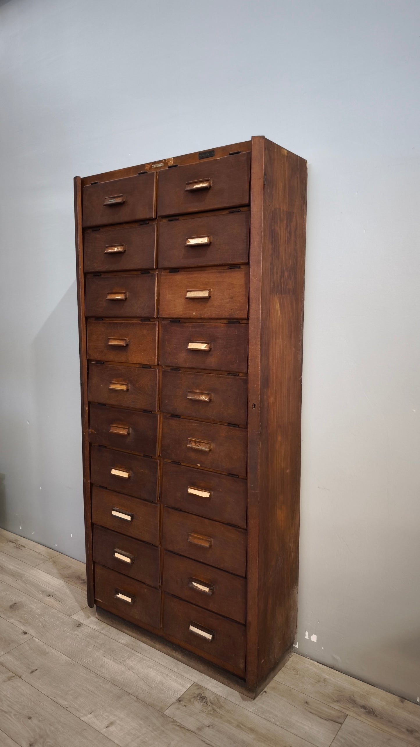 91855 Mobile archivio vintage in legno con 20 cassetti Anonima Castelli