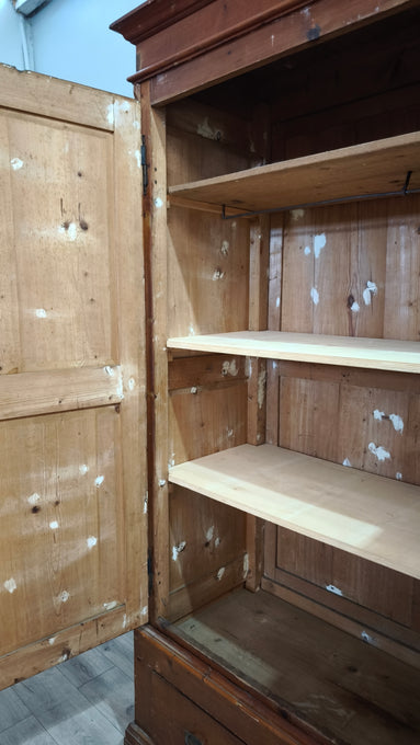 91876 Armadio due ante in legno con cassetto inferiore