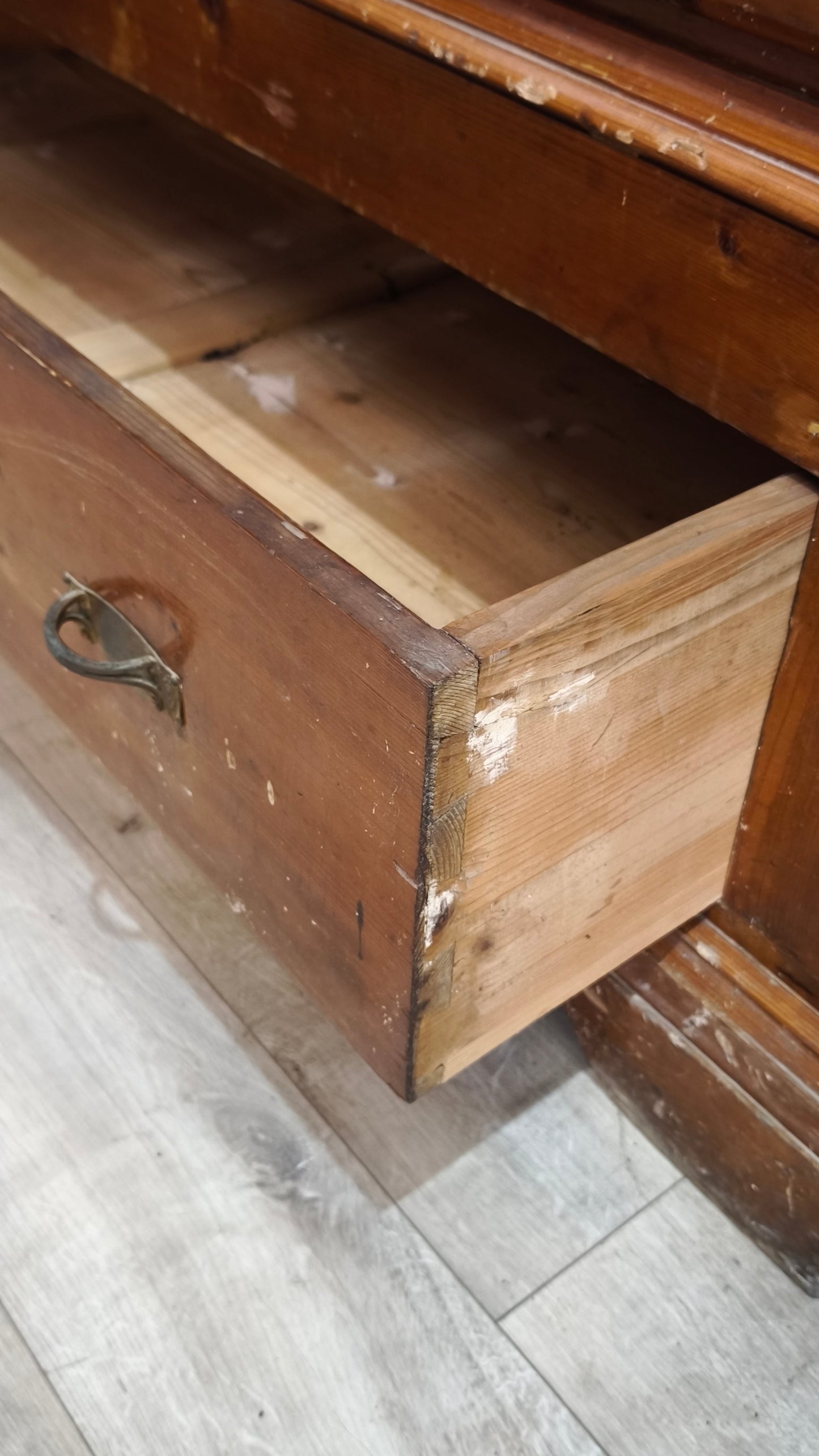 91876 Armadio due ante in legno con cassetto inferiore