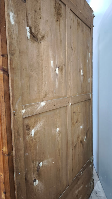 91876 Armadio due ante in legno con cassetto inferiore