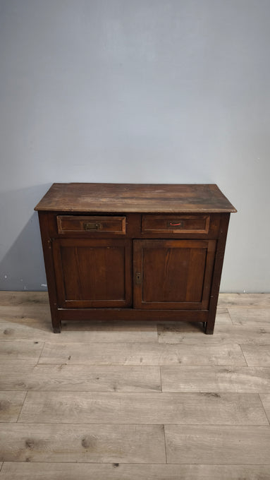 9188 Credenzina due sportelli in legno (da restaurare)