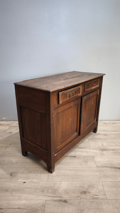 9188 Credenzina due sportelli in legno (da restaurare)
