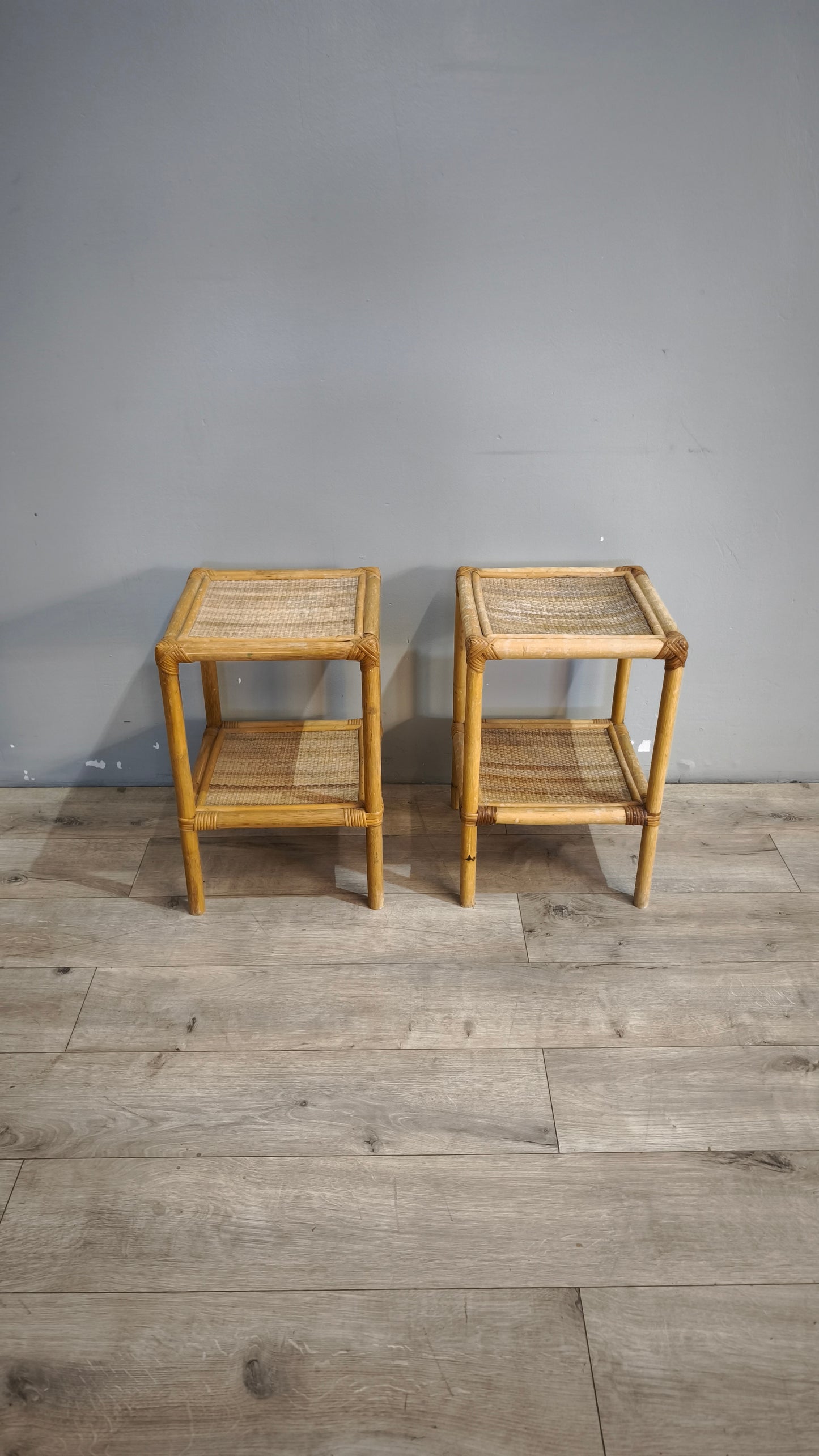 91831 Coppia di comodini in bambù