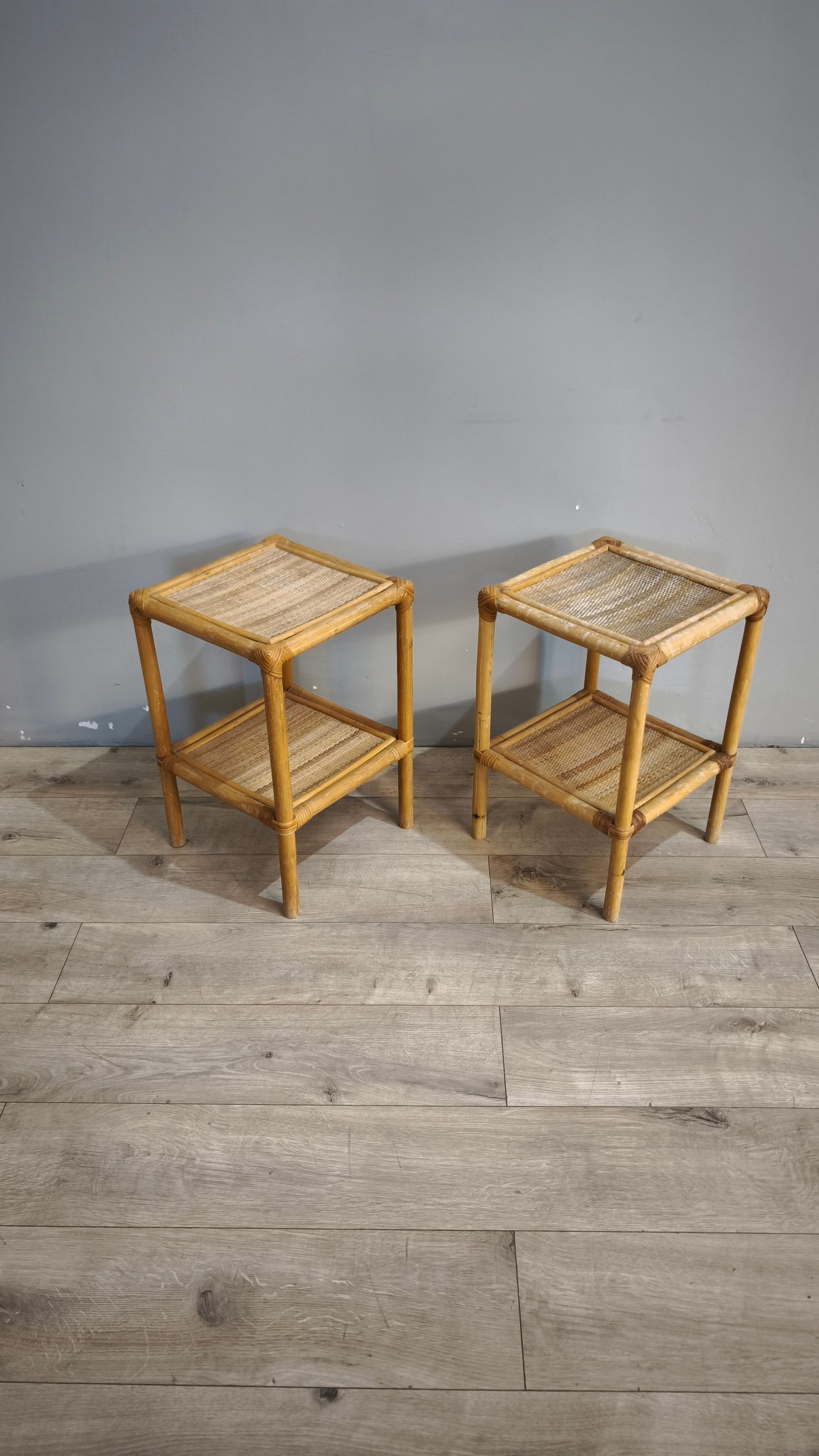 91831 Coppia di comodini in bambù