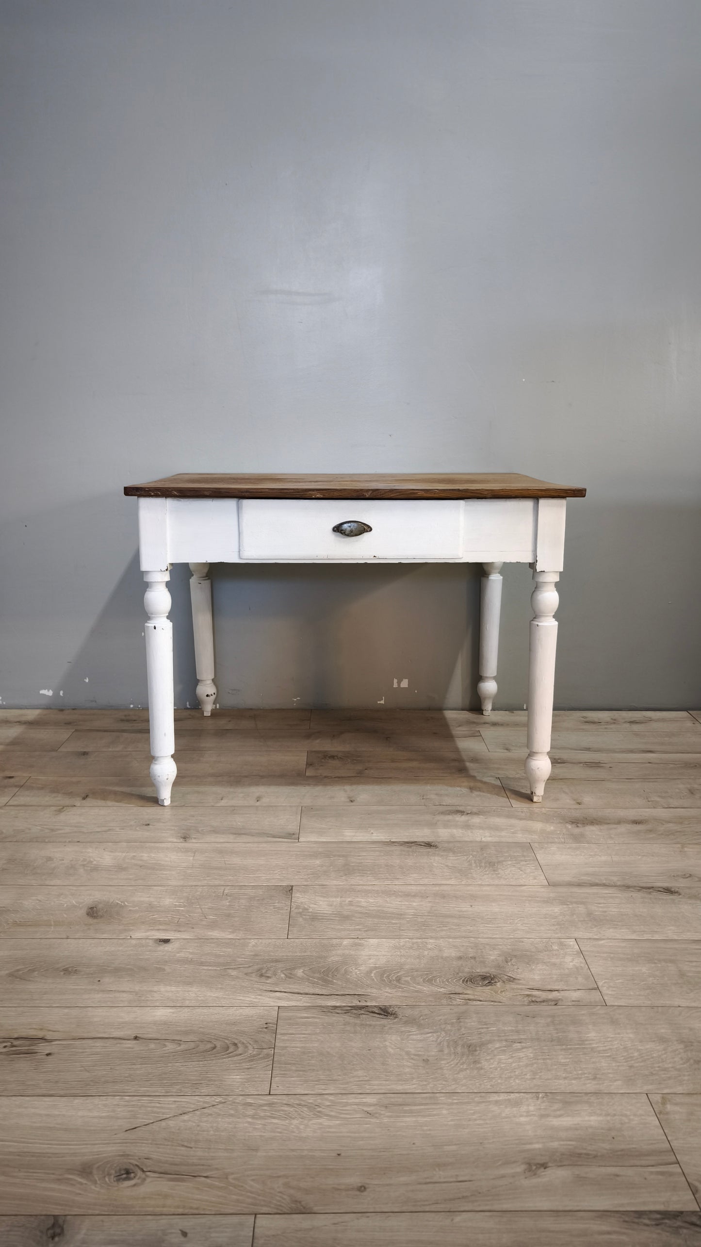 91943 Tavolo con base bianca e piano color legno
