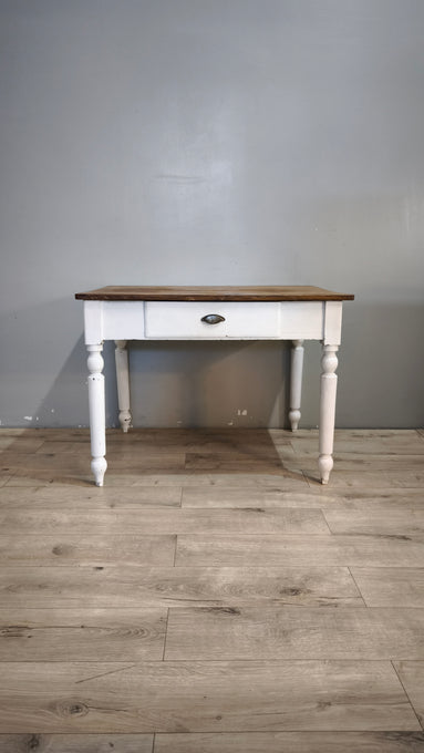 91943 Tavolo con base bianca e piano color legno