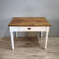 91943 Tavolo con base bianca e piano color legno