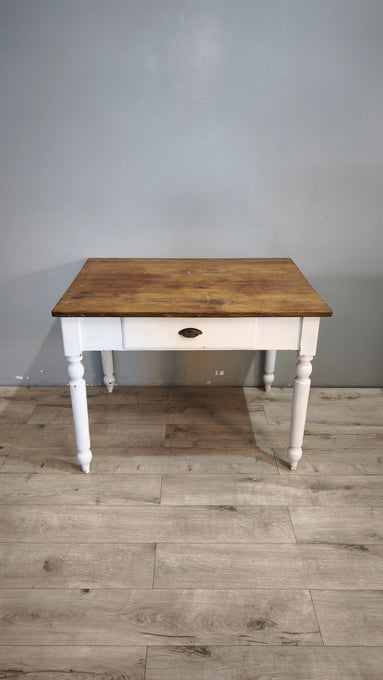91943 Tavolo con base bianca e piano color legno